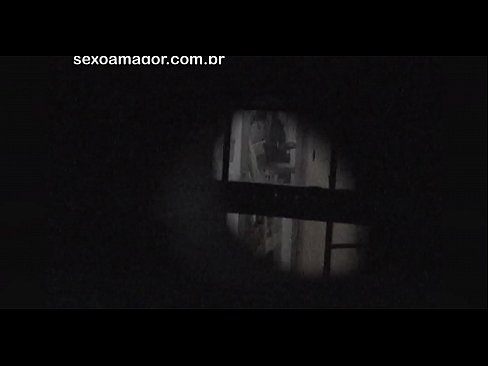 ❤️ Blondie estas sekrete filmita fare de najbara voyeur kaŝita malantaŭ kavaj brikoj ❤️❌ Fikado ĉe eo.pinkporno.ru ❌️